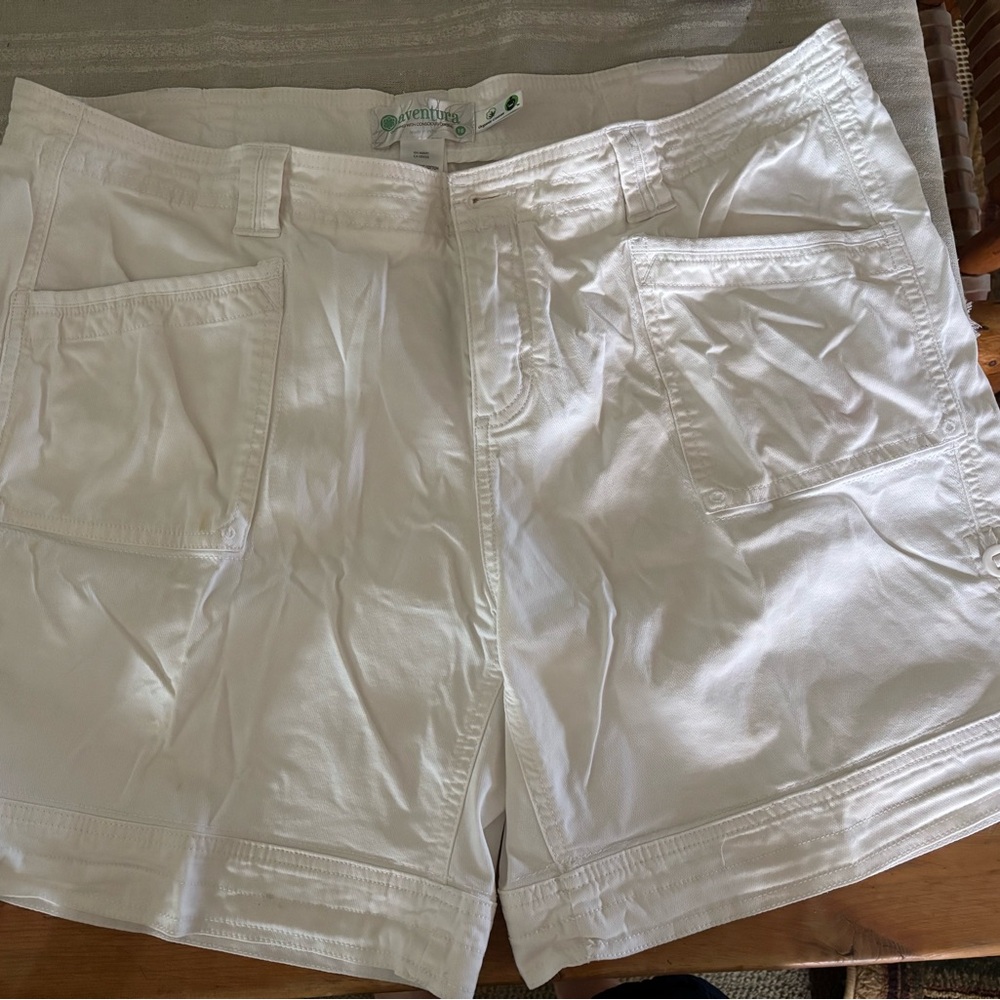 Aventura Women's Cream Cargo Shorts